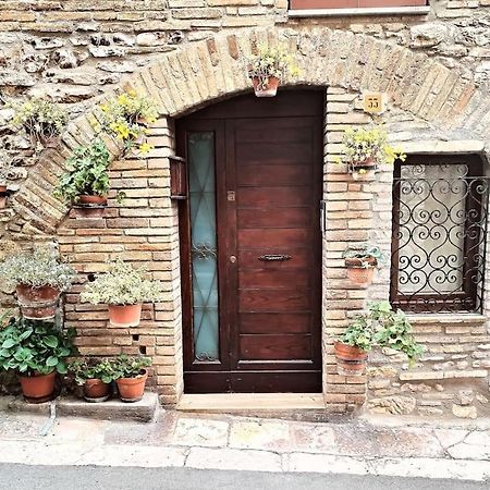 Appartamento Nonna Milde Asís Exterior foto