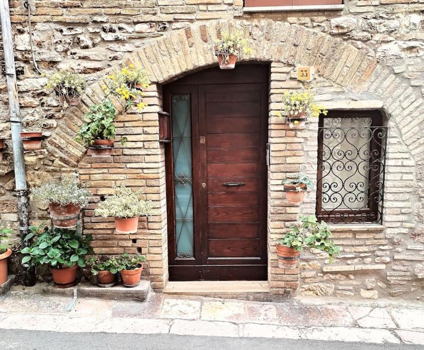 Appartamento Nonna Milde Asís Exterior foto